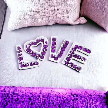 طقم صحون سيراميك من 4 قطع | كلمة LOVE (ارتفاع 15سم)