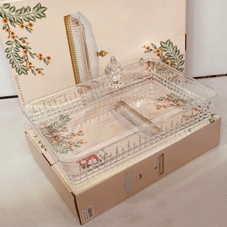 صينية تقديم اكريليك شفاف بغطاء  (متوفر مربع ودائري ومستطيل)