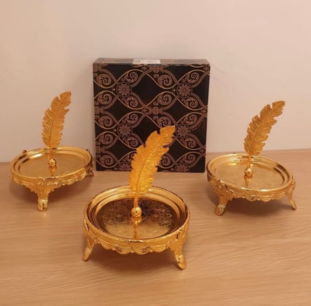 طقم صحن تقديم ذهبي من ( 3 قطع ) بمسكة الريشة