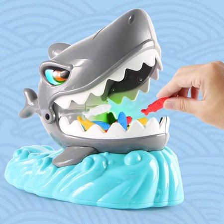 لعبة تحدي الصيد من فم القرش