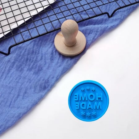 ختم الكيك والمعجنات والبسكويت بعبارة HOME MADE