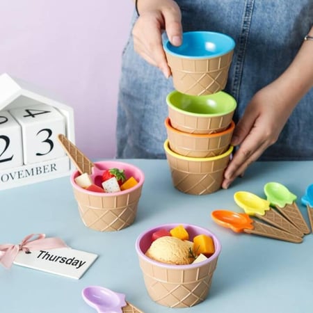 طقم اكواب آيس كريم بلاستيك ملونة مع الملاعق - 4 قطع