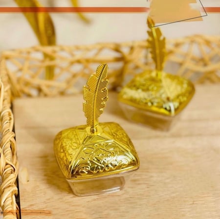 علب توزيعات بلاستيك ( 3 حبة ) شفاف بغطاء ذهبي