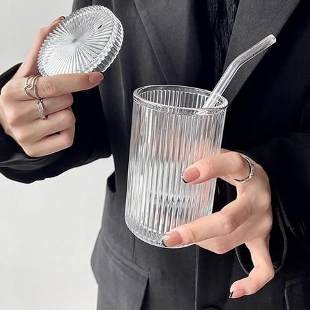 كوب زجاجي نمط مخطط بغطاء ومصاص | 390مل