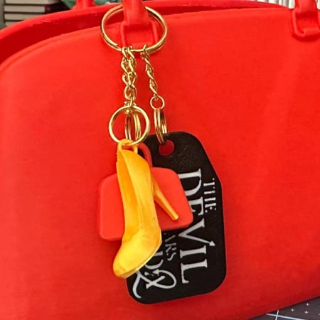 ميدالية برادا   Prada" Keychain Kit