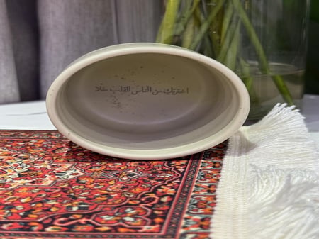 كوب سيراميك حفر من الامام و بالقاع