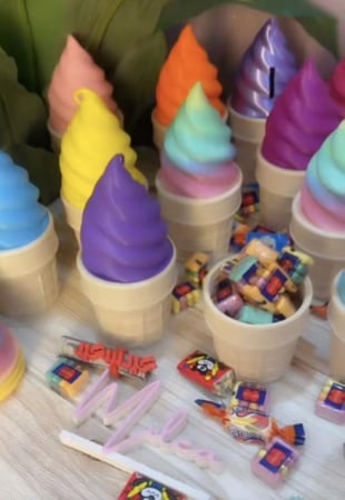 حصالة الايسكريم بالاسم ( بسلسله) حصاله الايس كريم