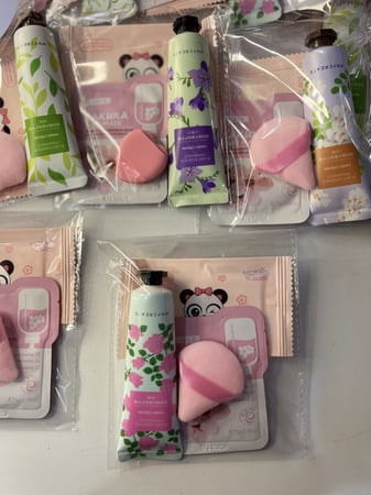 توزيعات العنايه  . توزيعات الكبار توزيعات العيد