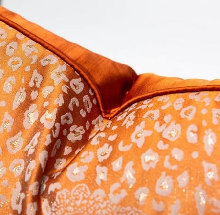 غطاء وسادة برتقالي