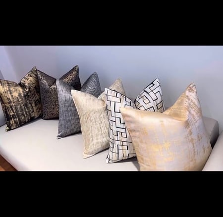 غطاء وسادة ذهبي