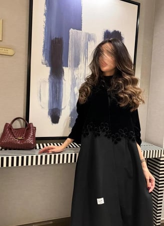 عبايه نص كلوش مخمل