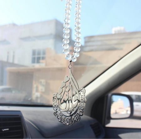تعليقة سيارة بالاسم
