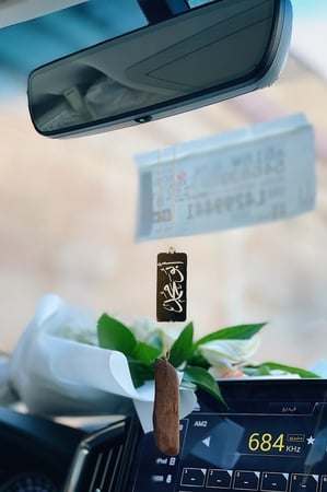 تعليقة سيارة عود