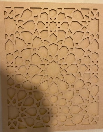 خشب زخارف اسلاميه  mdf جاهز للاعمال الفنيه 12 مل متوفر مقاسين