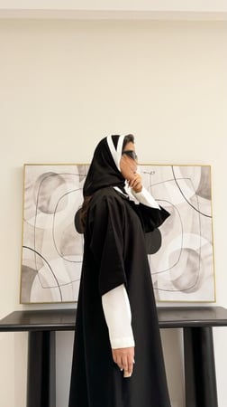 عباية كلوش كتان أسود وأبيض