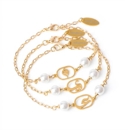 عرض 3 أساور لؤلؤ بحروف