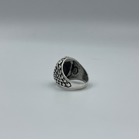 خاتم فضة رجالي متوج بالعقيق اليمني