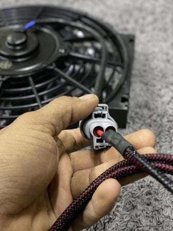 مروحة تبريد مكيف مع الضفيرة