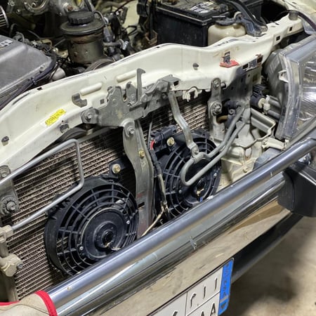 مروحة تبريد مكيف مع الضفيرة