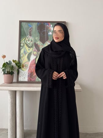 عباية black كريب اسود مع تطريز مخمل