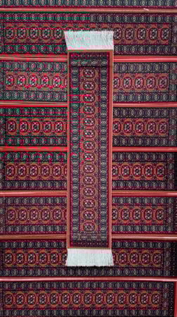 فاصل سجادة بتطريز احمر سدو { مقوى }