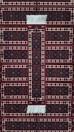 فاصل سجادة بتطريز احمر { مقوى }