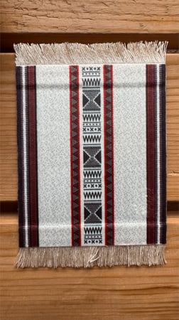 كوستر سجاد سدو سعودي ابيض مزخرف.