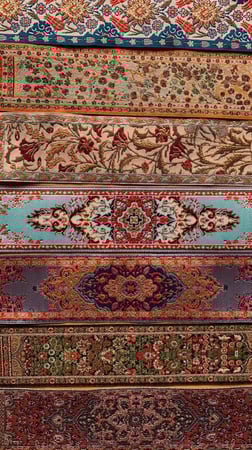 فاصل سجادة ابيض مزخرف