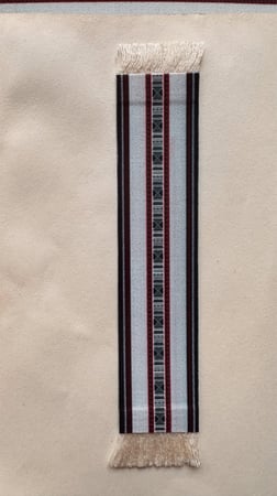 فاصل سجادة بتطريز سعودي ابيض سدو { مقوى }