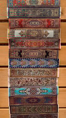 فاصل سجادة ازرق غامق مزخرف