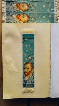 فاصل سجادة بتطريز فان جوخ { مقوى }