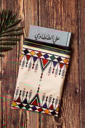 شنطة كُتب سجاد القط العسيري