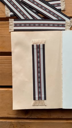 فاصل سجادة بتطريز سعودي ابيض سدو { مقوى }