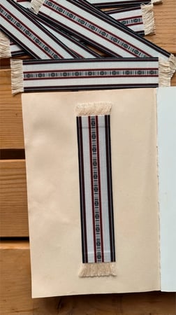 فاصل سجادة بتطريز سعودي ابيض سدو { مقوى }