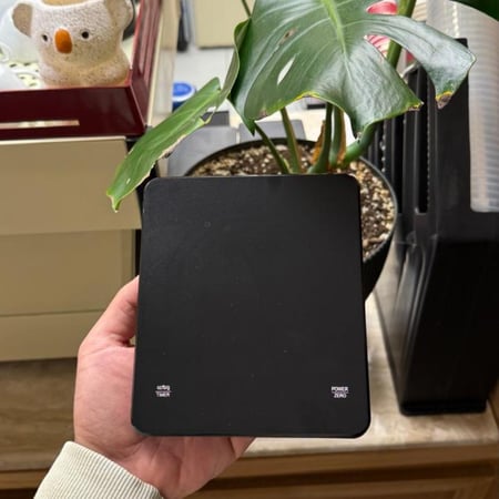 ميزان قهوة ميني لمس أسود – دقّة واحترافية في كل تحضير