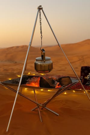 حامل ثلاثي + مشب شبك