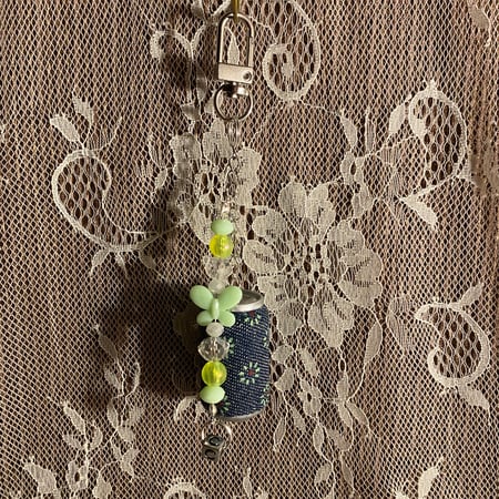 ميدالية صودا ملونه