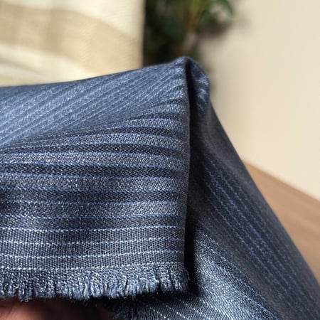 مقلم بتصميم ايطالي كحلي