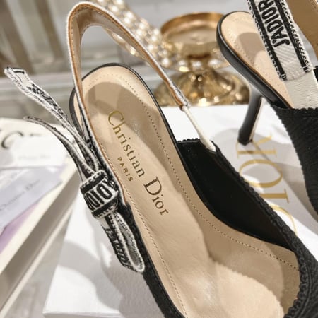 هيلز ماري جين جاكار مطرز من ديور