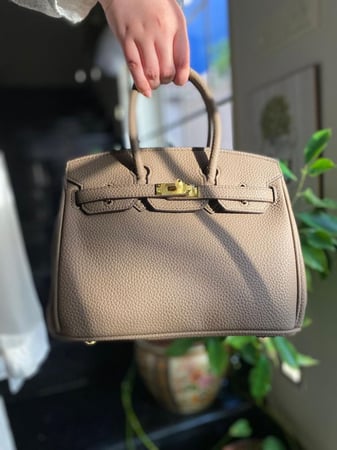 كروس بودي كاكي فاتح