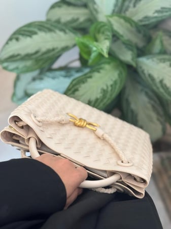 كروس بودي medium size beige