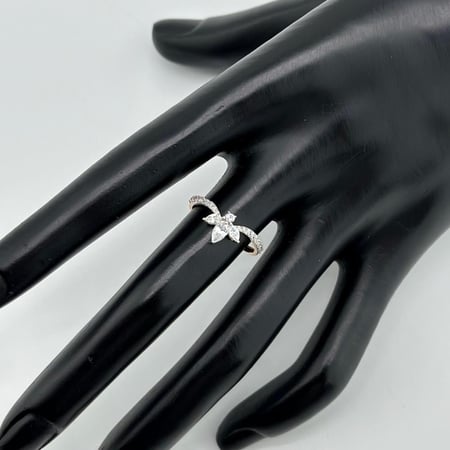 خاتم ذهب عيار 18 تصميم الماس من مجوهرات الشلوي