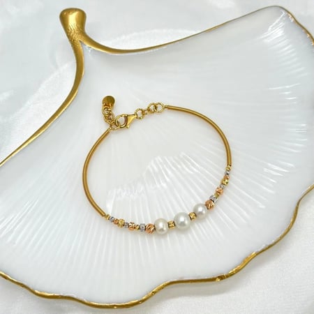 اساور ذهب عيار 18 مجوهرات الشلوي  gold bracelets, Al-Shalawi Jewellery