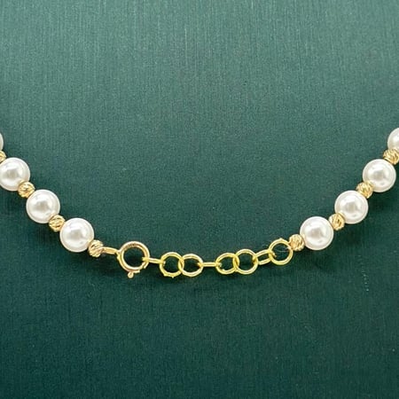 عقد لؤلؤ عيار 18 من مجوهرات الشلوي