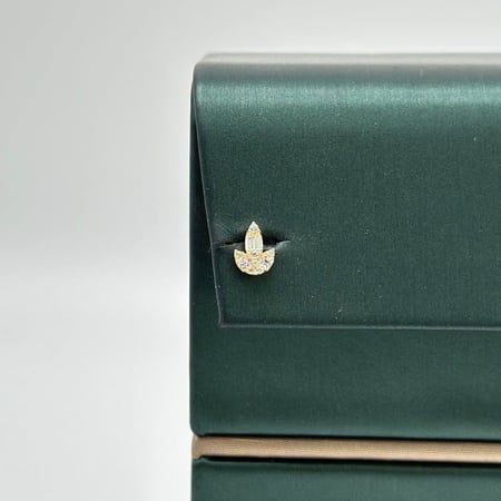 حلق ذهب اصفر عيار 18 من مجوهرات الشلوي