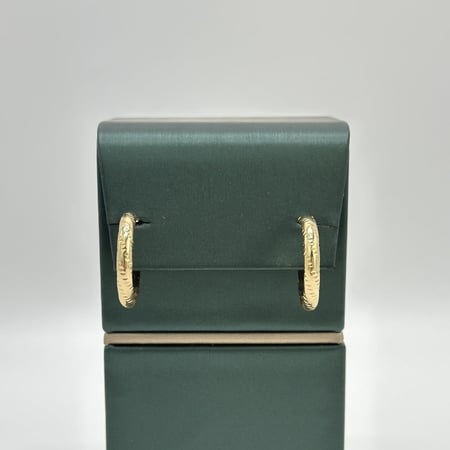 حلق ذهب اصفر عيار 18 مجوهرات الشلوي Gold earrings, Al-Shalawi jewelry