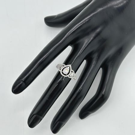 خاتم ذهب أبيض عيار 18 من مجوهرات الشلوي