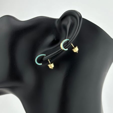 حلق ذهب اصفر عيار 18 من مجوهرات الشلوي