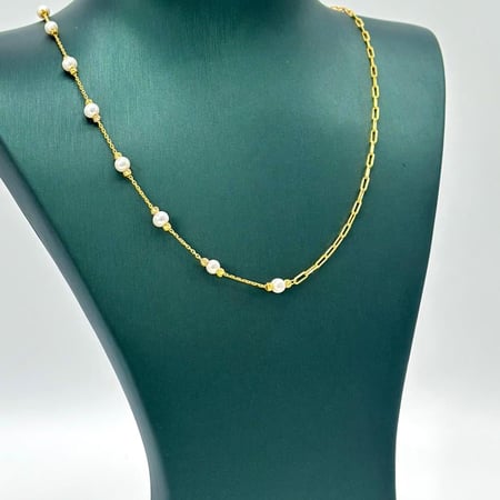 عقد ذهب مع لؤلؤ عيار 21 من مجوهرات الشلوي