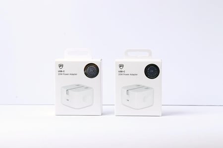 العرض الأقوى 5 منتجات أصلية SH  ( ايفون 15/16/17)  2 شاحن جداري و عدد 2 كيبل تايبسي تو تايبسي و سماعة تايب سي